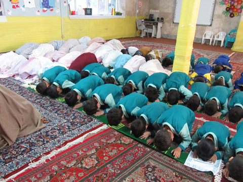 اقامه ی نماز جماعت در جشن نماز
